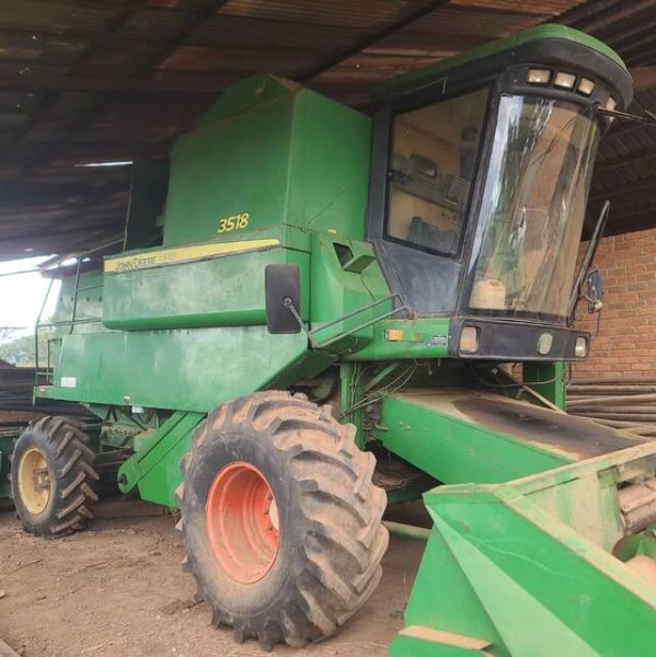 John Deere 3518 Combine Harvester for sale