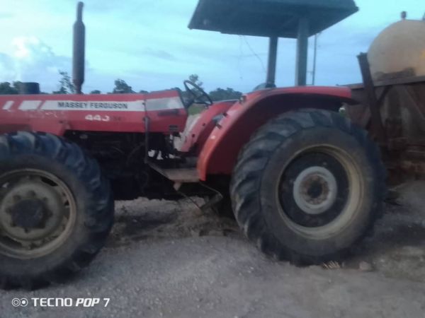 Massey Ferguson Mf 440 tractor